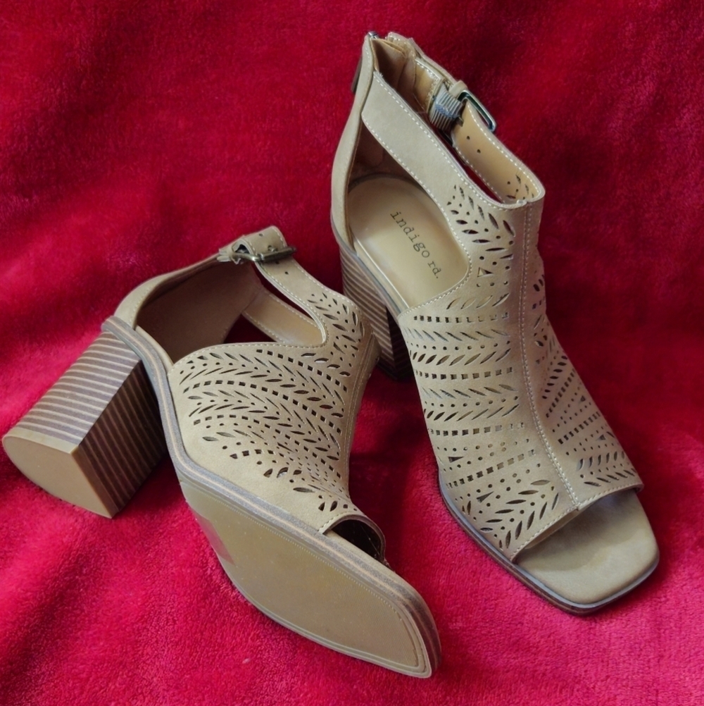 Indigo Rd Irzairy2 Taupe Women's Block Heeled Open Toe Sandals - Size 8M